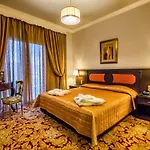 Kouros Hotel 4*
