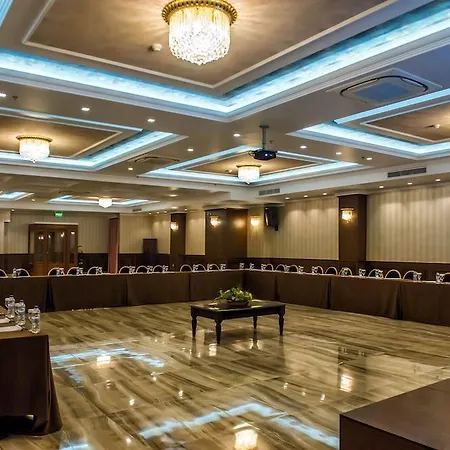Kouros Hotel 4*