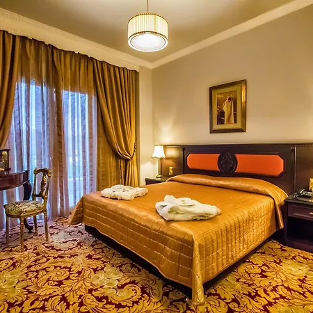 Kouros Hotel 4*