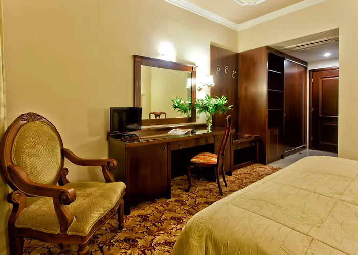 Kouros Hotel 4*
