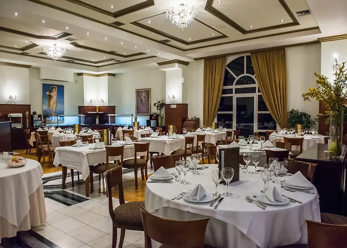 Kouros Hotel 4*